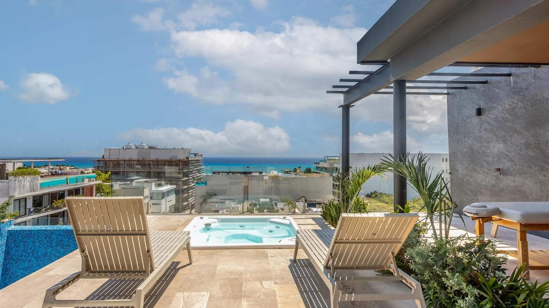 5Th-Floor Apartment With Ocean Views Rooftop Pool Playa del Carmen